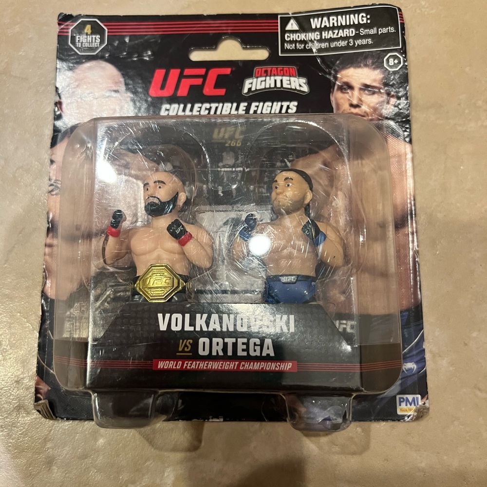 UFC Collectible Fighters Volkanovski vs Ortega